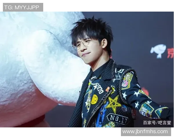 足球明星情侣共度夏日泳池时光甜蜜互动视频曝光引发热议 足球明星情侣共度夏日泳池时光甜蜜互动视频曝光引发热议