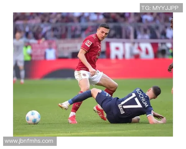 足球明星寻母之旅感人瞬间汇聚温暖与力量的照片分享 足球明星寻母之旅感人瞬间汇聚温暖与力量的照片分享